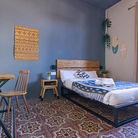 Bed and Breakfast Bird House Валенсия Экстерьер фото