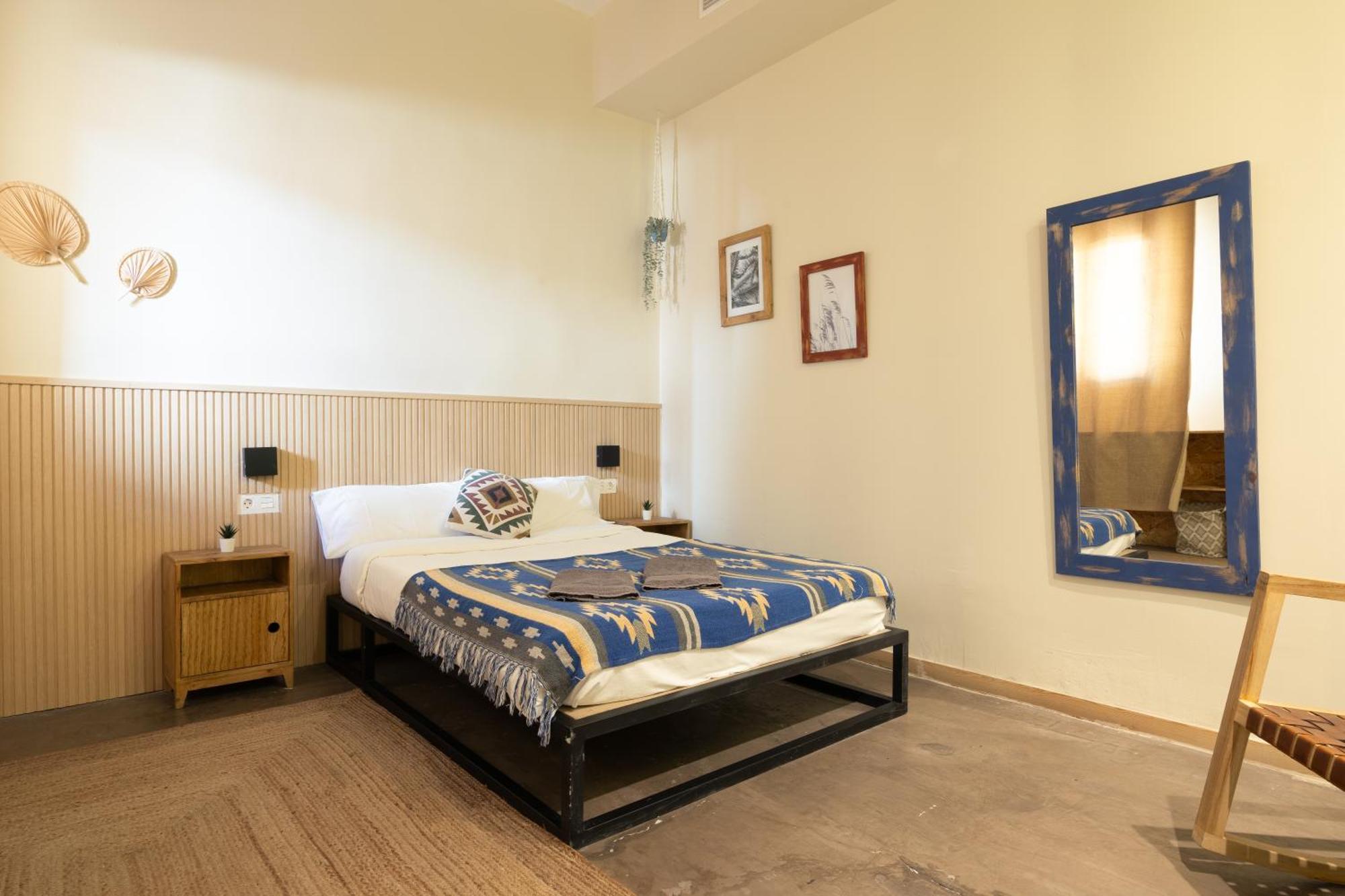 Bed and Breakfast Bird House Валенсия Экстерьер фото
